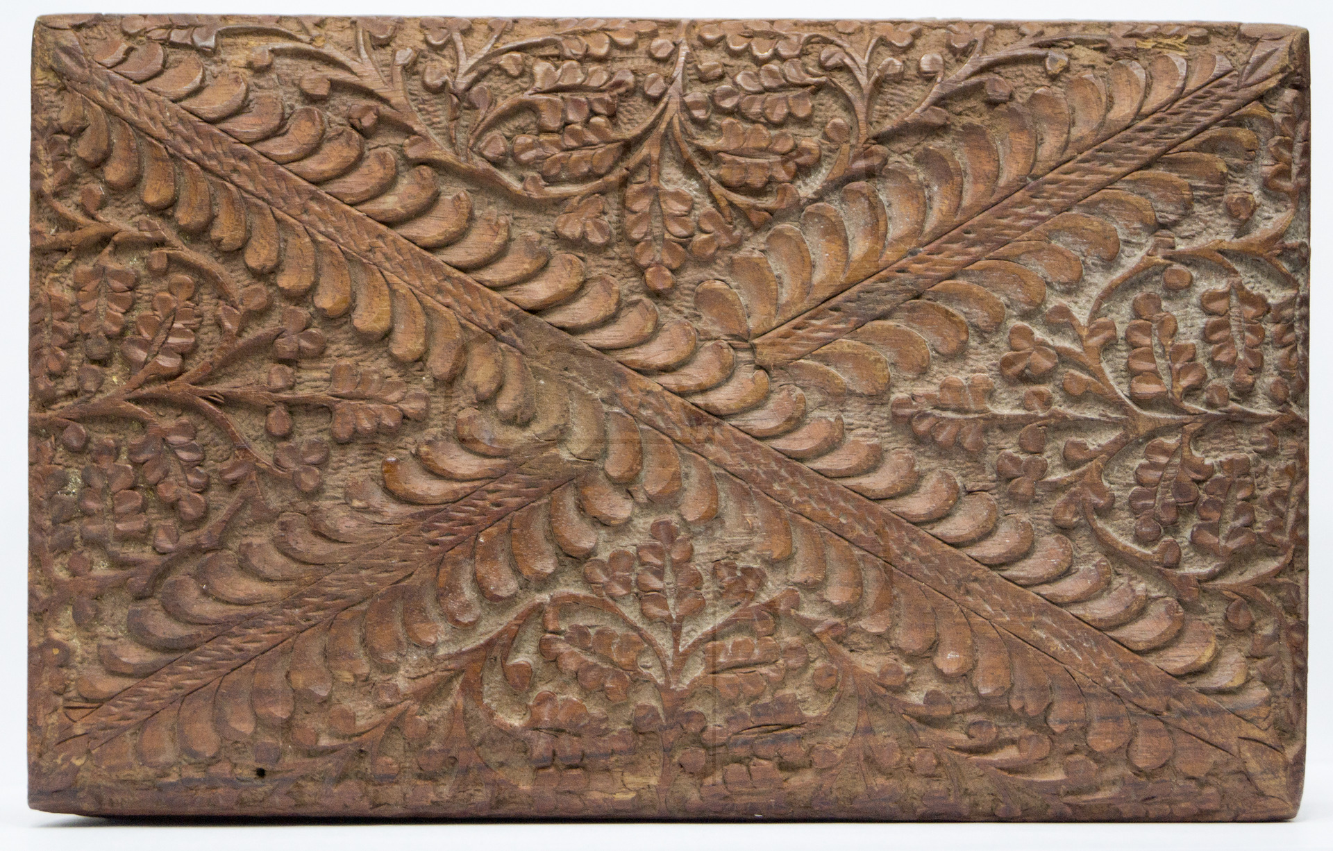 Kasten aus Mahagoni Holz, Ansicht von vorne